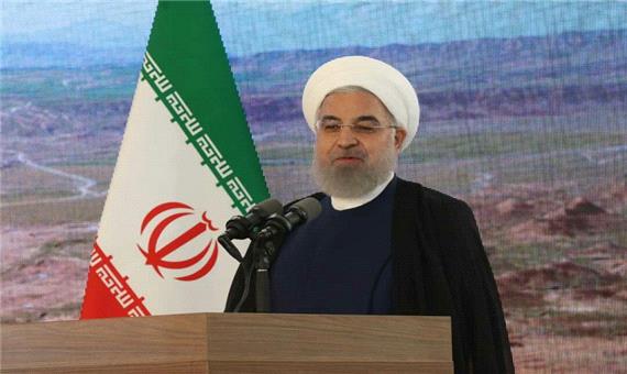 روحانی: ملت ایران در برابر قلدرمآبان سر تعظیم فرود نمی آورد