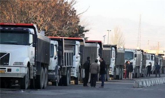 روزانه حدود 900کامیون از مرزهای آذربایجان غربی تردد کرده است