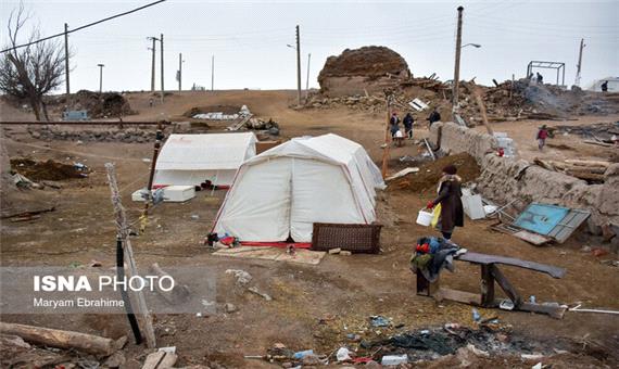 زلزله زدگان آذربایحان شرقی از وضعیت زندگی خود می‌گویند