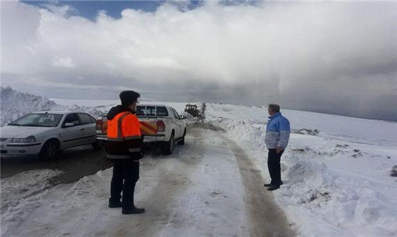80 مسافر گرفتار در جاده برفی «ایران‌خواه» تکاب نجات یافتند
