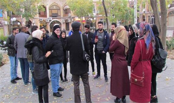 دانشجویان غیر ایرانی با جاذبه‌های تاریخی بزرگترین بازار سرپوشیده جهان آشنا شدند