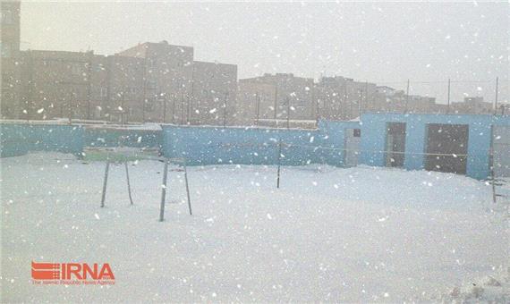 برف مدارس آذربایجان‌شرقی در نوبت بعد از ظهر را تعطیل کرد