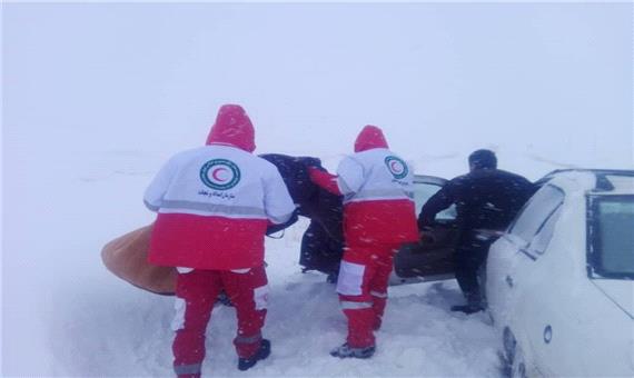 امدادرسانی به 164 مسافر گرفتار برف در آذربایجان‌غربی