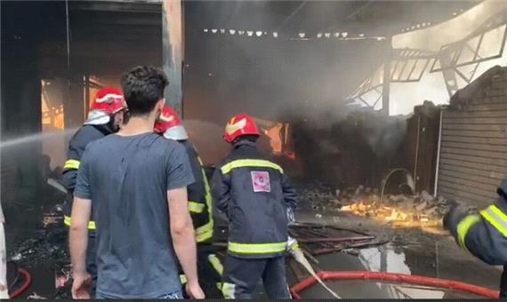 آتش‌سوزی کارخانه تولید درب در سلماس مهار شد