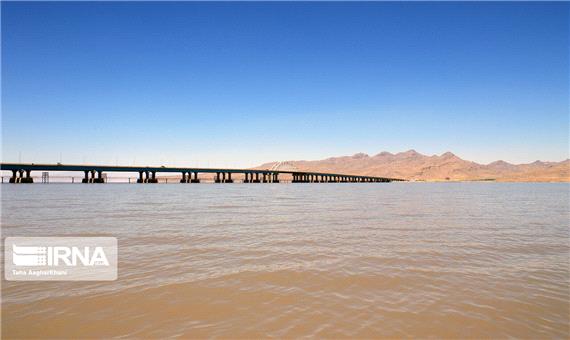 کاهش تراز دریاچه ارومیه در فصل گرما طبیعی است