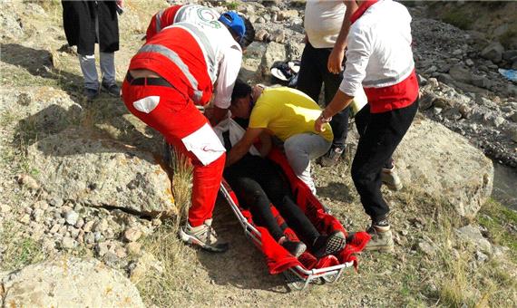 امدادرسانی امدادگران به 2 کوهنورد مصدوم در سبلان