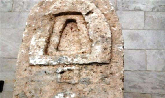 سنگ قبر دوره قاجار در یکی از پیاده روهای مهاباد کشف شد