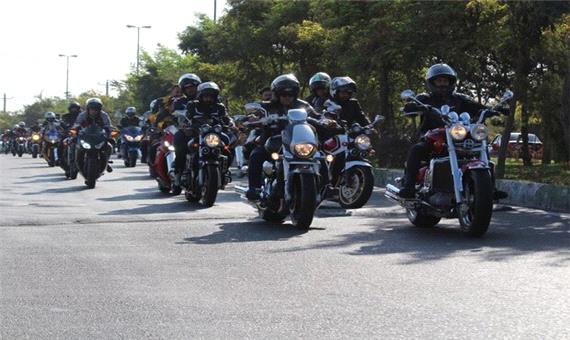رژه بزرگ موتورسواری به مناسبت هفته دفاع مقدس در تبریز برگزار شد