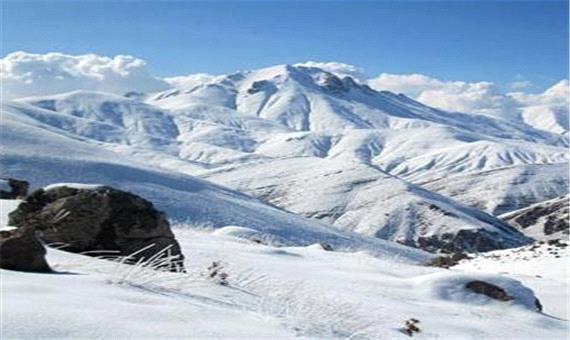 برف پاییزی بر تن ارتفاعات شهرهای مرزی آذربایجان‌غربی