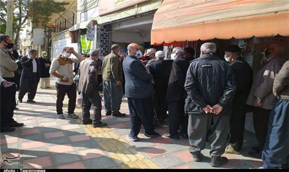 خرید مرغ به قیمت جان مردم / صف‌های طویلی که برای خرید مرغ منجمد در استان اردبیل بسته می‌شود