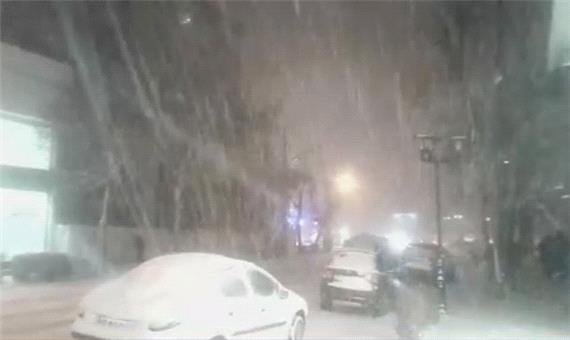 لحظه بارش شدید برف امشب در اردبیل + فیلم