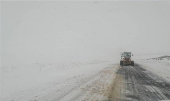کولاک برف برفراز اردبیل؛ رانندگان احتیاط کنند