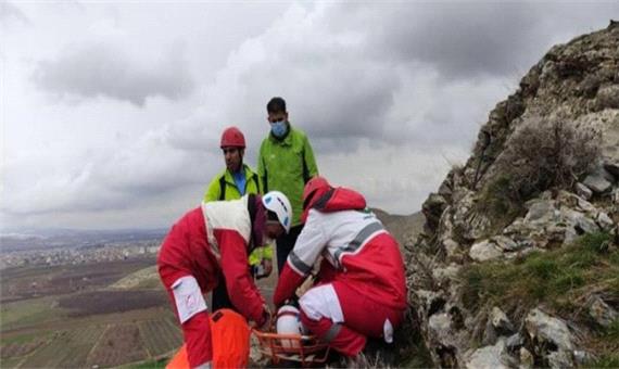 نجات نوجوان 18 ساله در ارتفاعات سلطان یعقوب نقده