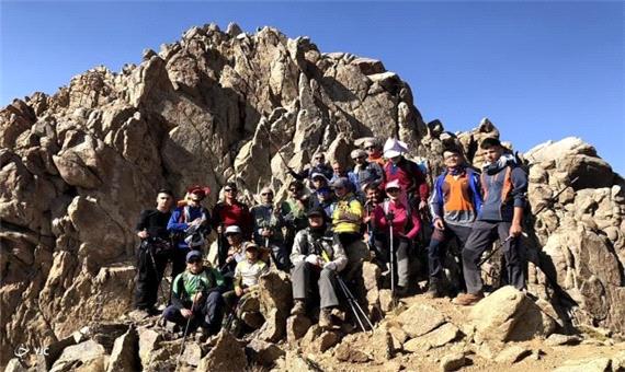 کوهنوردان مهابادی 2 قله مرتفع همدان را فتح کردند