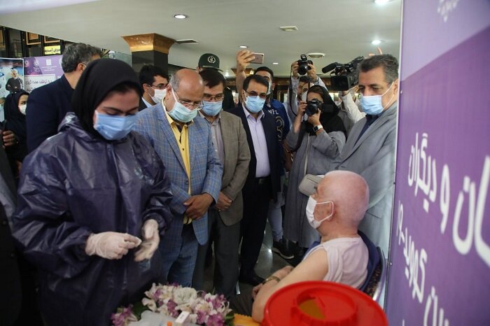 افتتاح سایت واکسیناسیون در فرهنگسرای قاسم سلیمانی