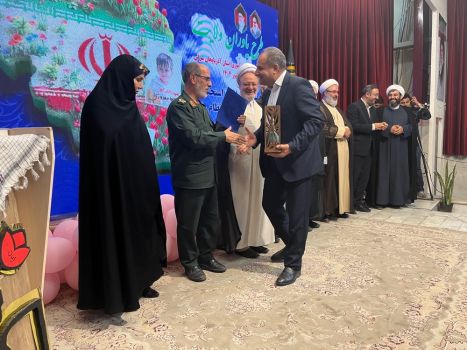 تجلیل فرمانده سپاه عاشورا از مدیرکل آموزش و پرورش استان آذربایجان شرقی