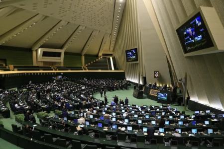 روزنامه هم میهن: وقتی مجلس در تعطیلات است، مملکت روزهای آرامی دارد