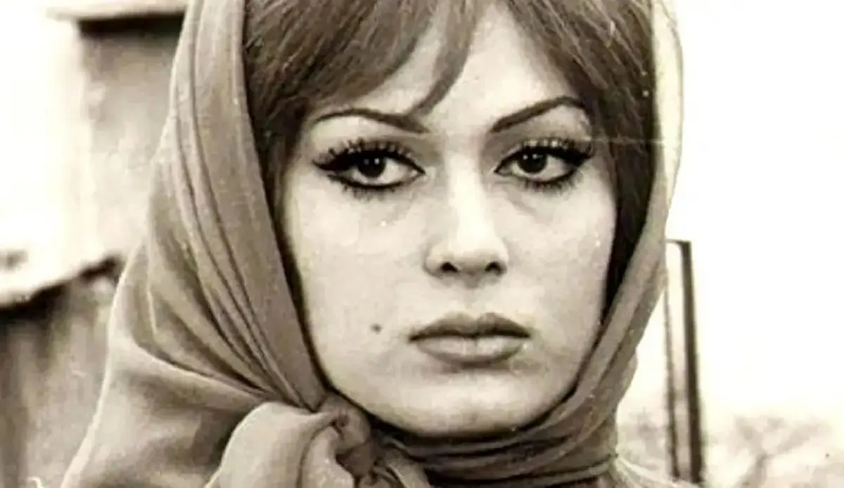 سفر در زمان؛ «آذر شیوا» با سبیل و در ۲۵ سالگی؛ سال ۱۳۴۴/ عکس