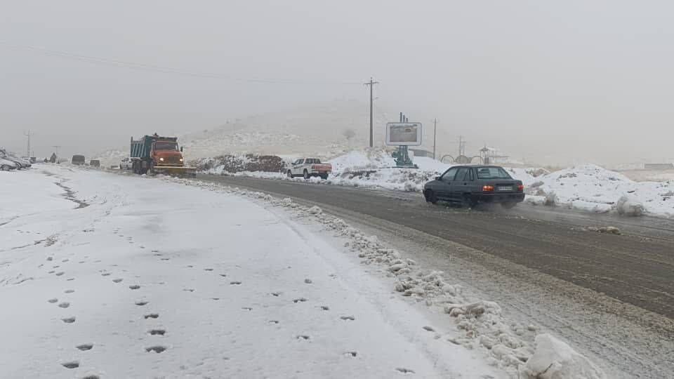 تداوم بارش برف در آزادراه تبریز - زنجان؛ کمک‌رسانی به ۷۶ خودرو در آذربایجان‌شرقی