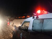 مسافران اتوبوس گرفتار در برف و کولاک محور شاهیندژ به تکاب سالم به مقصد رسیدند