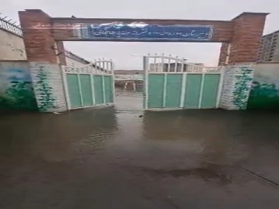 فیلم| آب‌گرفتگی شدید در مدرسه تبریز؛ کلاس‌ها تعطیل شد