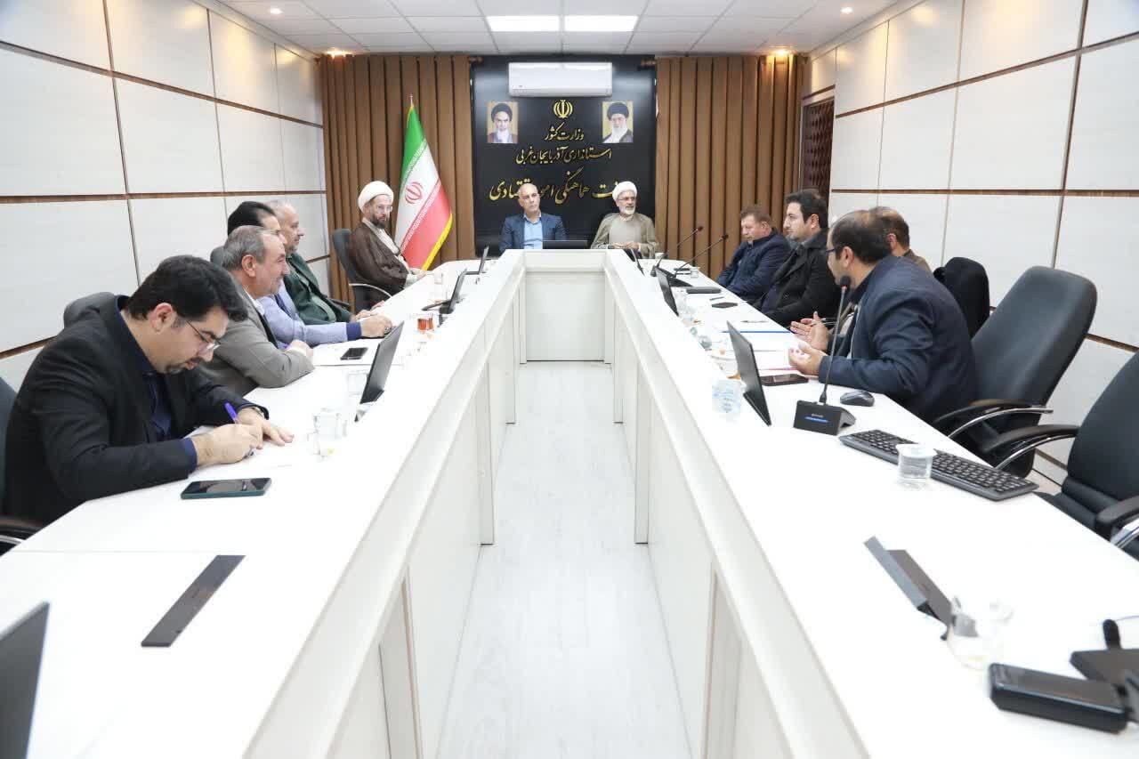 بررسی مسائل زمین‌های اوقاف شهرستان تکاب