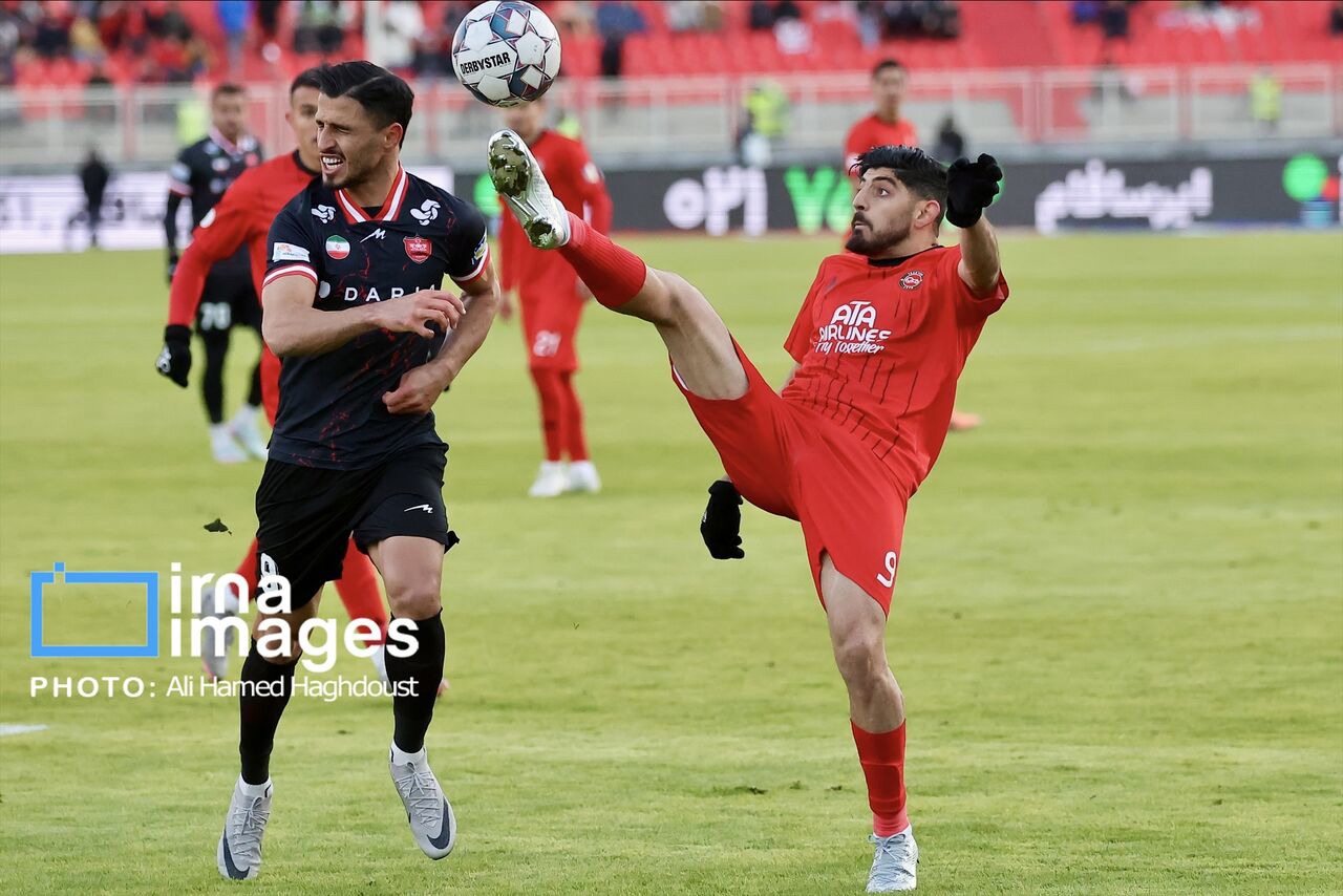 وقت قانونی؛ سوپرگل ترابی تراکتور در ۹۰+ جبران شد؛ تراکتور یک پرسپولیس یک