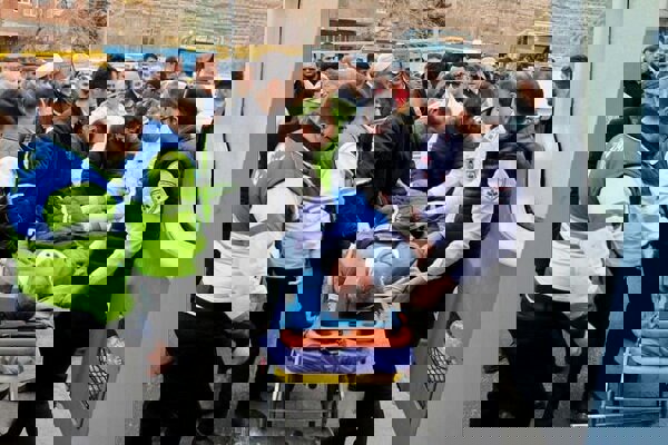 رئیس اورژانس کشور یک حادثه رانندگی در ارومیه را امداد رسانی کرد