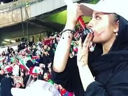 سفر در زمان؛ «سارا و نیکا» سریال پایتخت در حال شیپور زدن در ورزشگاه؛ سال ۹۸/ ویدئو