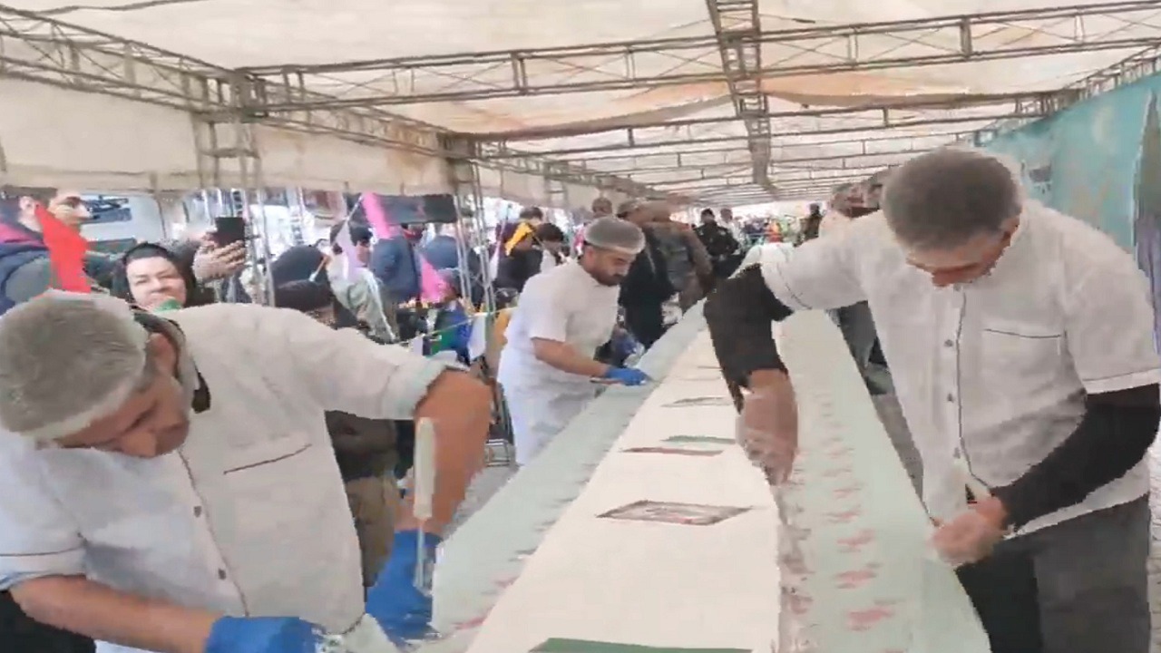 پخت کیک ۴۷ متری در میانه