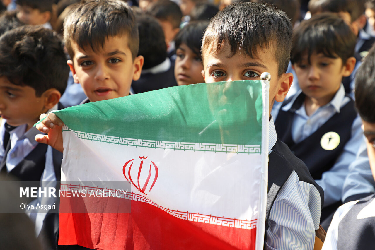 گلبانگ انقلاب در مدارس پارس آباد نواخته شد