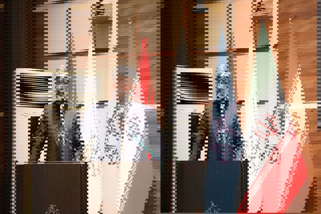 عتباتی: انقلاب اسلامی و دستاوردهای آن باید حفظ شود