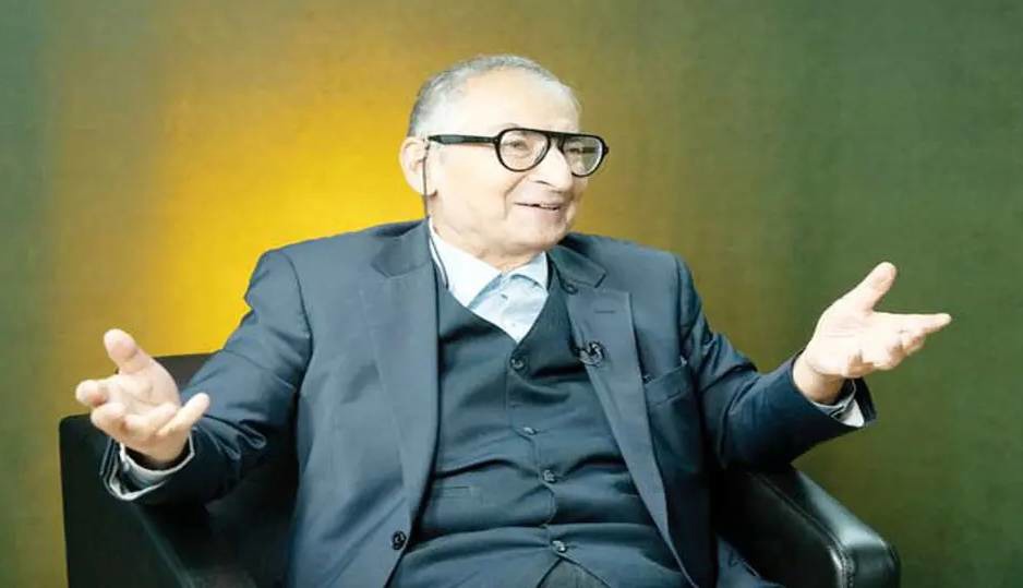 زیباکلام: در صورت وقوع جنگ کشور آسیب می‌بیند؛ اما نظام سقوط نخواهد کرد