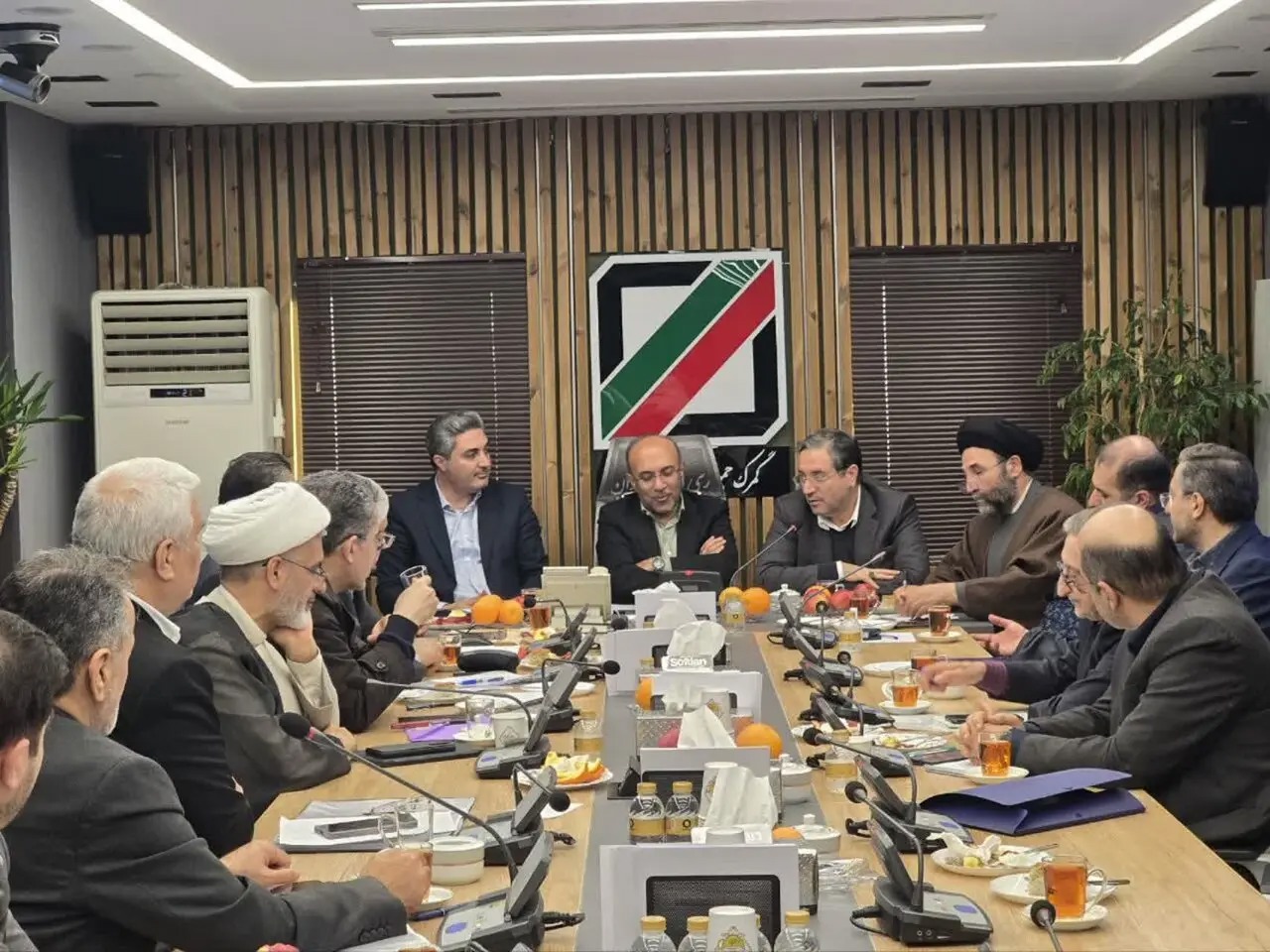 پیگیری حقوق مرزنشینان در نشست مشترک استاندار و مجمع نمایندگان استان