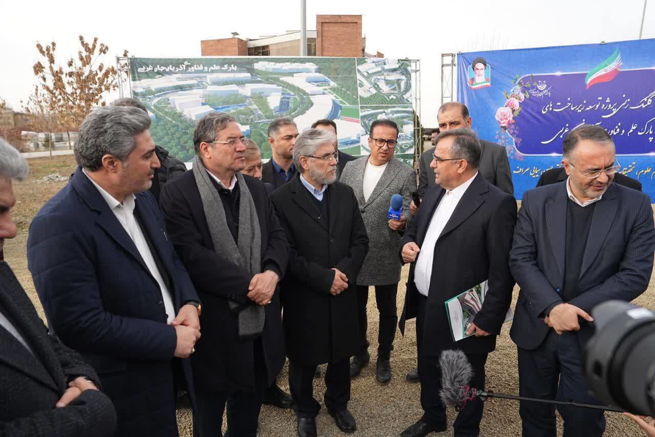 برگزاری آیین کلنگ‌زنی احداث کارگاه شرکت فناوری جانمایی هوشمند خودرو در ارومیه