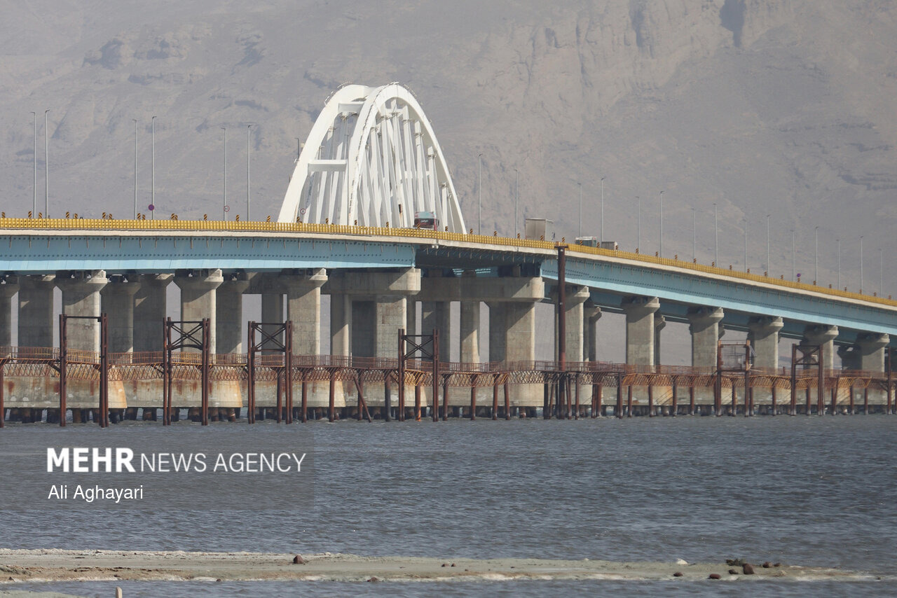 بایبوردی: نجات دریاچه ارومیه در گرو انضباط سخت‌گیرانه مصرف آب است