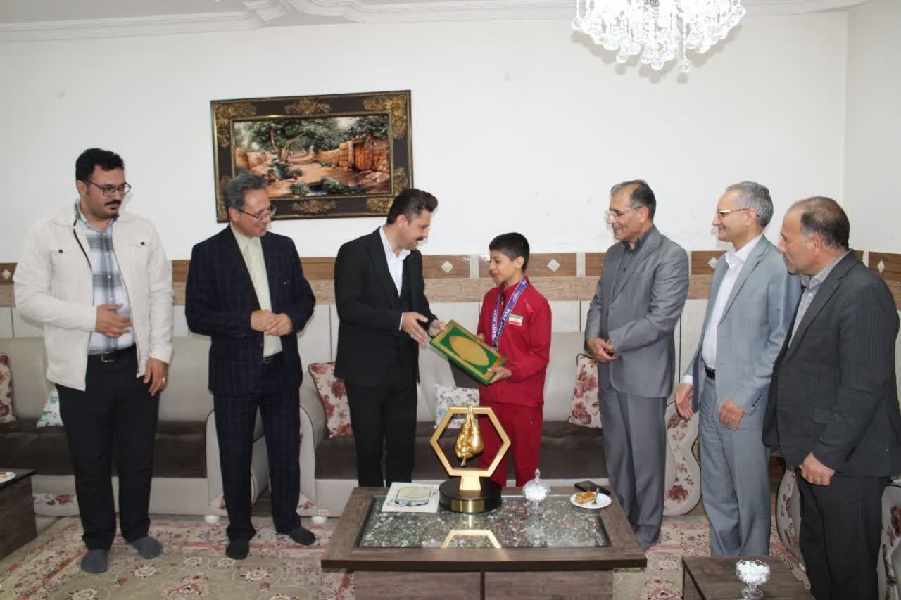 پیام آذری