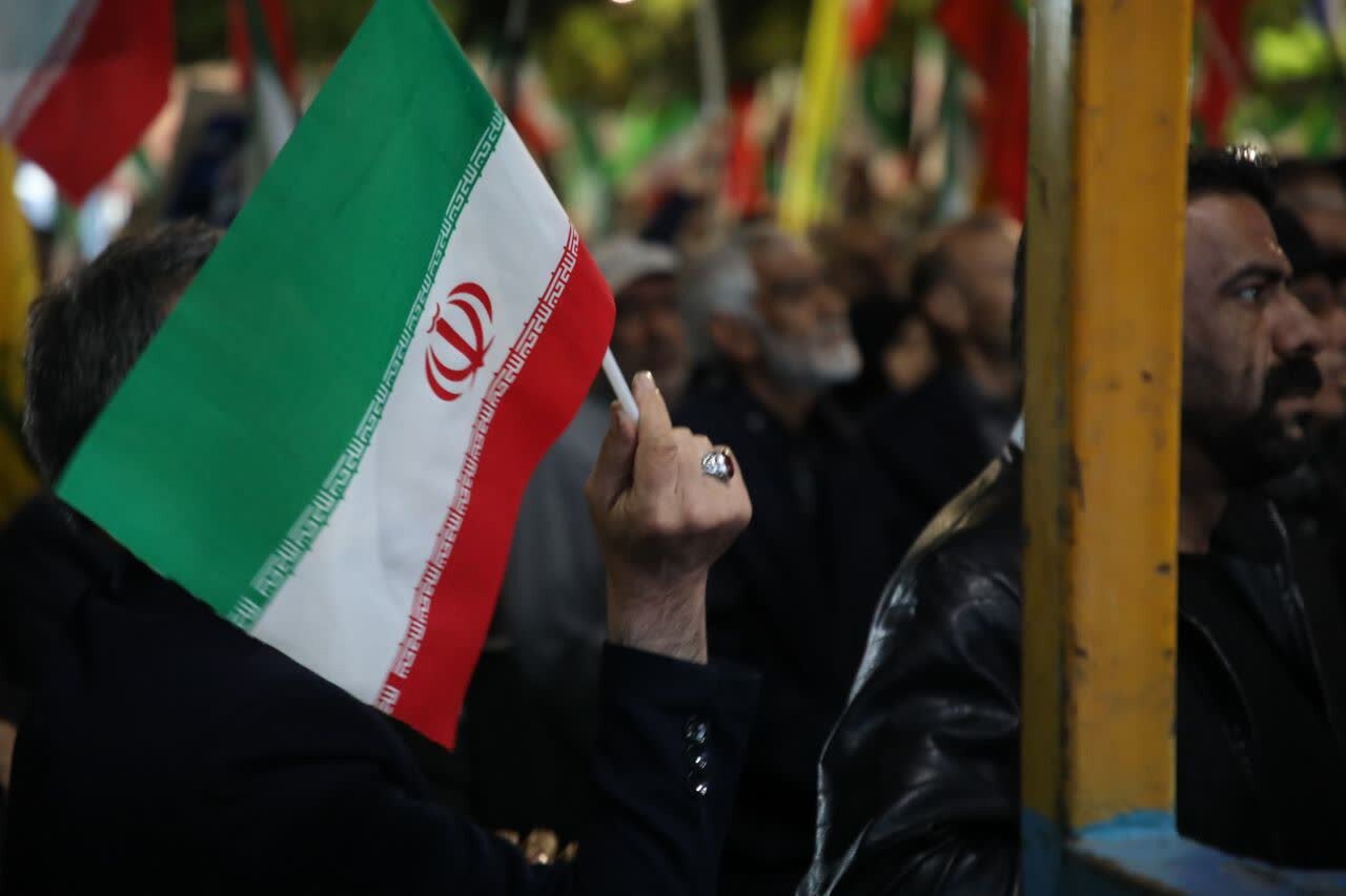 مردم ارومیه همچنان تمام قد پای انقلاب و رهبری ایستاده اند