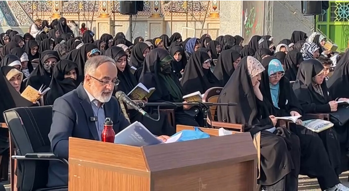 طنین دعای عرفه در ارومیه