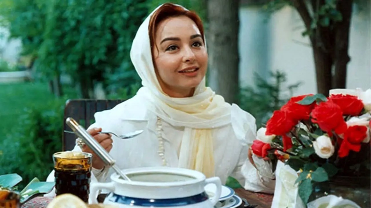 سفر در زمان؛ چهرۀ «ماهایا پطروسیان» ۳۵ سال قبل با لباس عروس در فیلم «دیگه چه خبر»