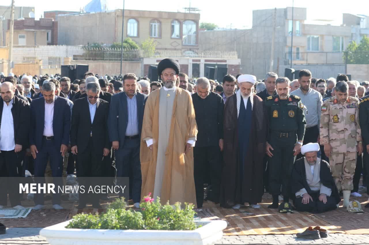اقامه نماز عید قربان در محل شهیدگاه اردبیل