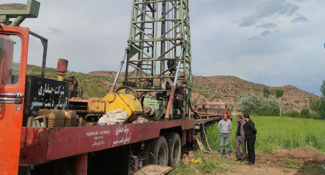 حفر یک حلقه چاه جدید برای تأمین آب در روستای سید تاج‌الدین شهرستان خوی