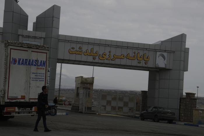 افزایش خروجی روزانه کامیون‌ها از مرز گمرک صنم بلاغی پلدشت