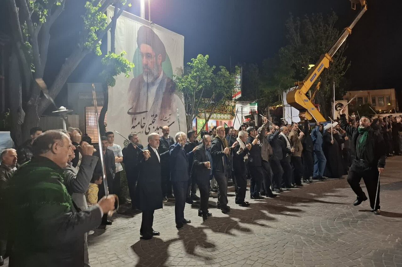 تبریزی‌ها در نودمین شب، بیعت با رهبری را فریاد زدند