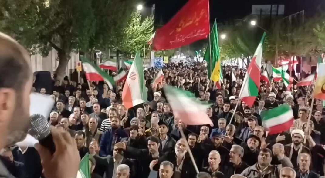 نودمین شب از تجمع پرشور مردم میاندوآب در خیابان
