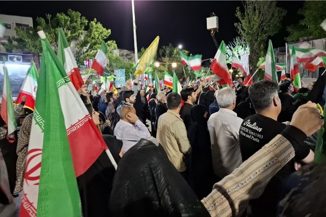 حماسه‌سازی تبریزی‌ها برای بیعت با رهبری در نود و دومین اجتماع شبانه