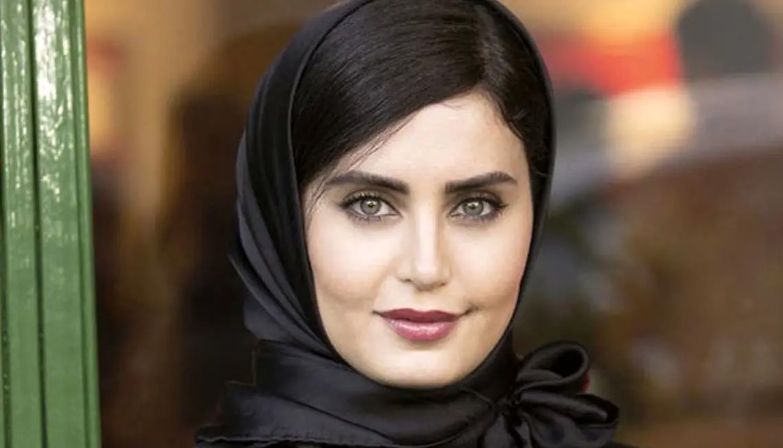 سفر در زمان؛ «الناز شاکردوست» در کنار بازیگر هلندی روی صحنه تئاتر