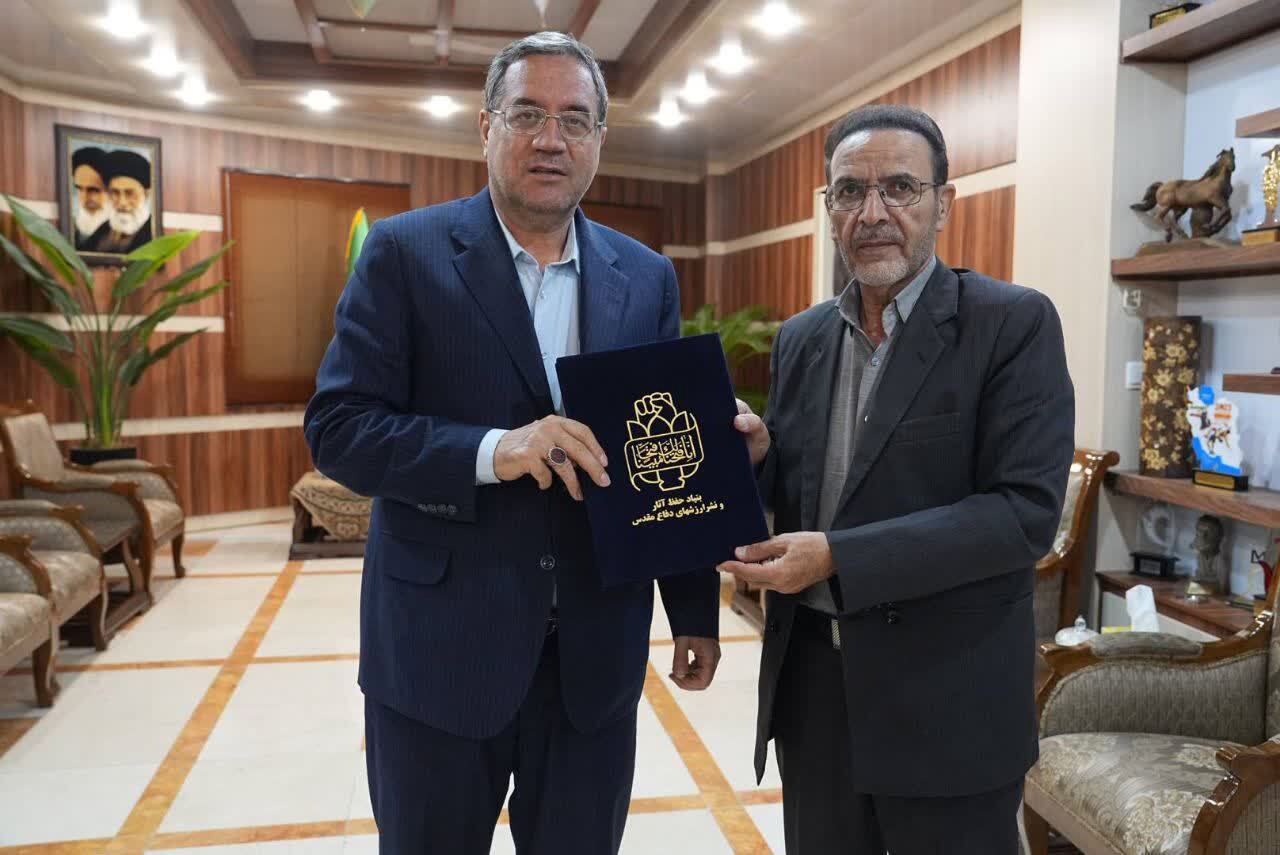 قدردانی از استاندار آذربایجان‌غربی به‌پاس حمایت از خانواده شهدا و توسعه فرهنگ دفاع مقدس