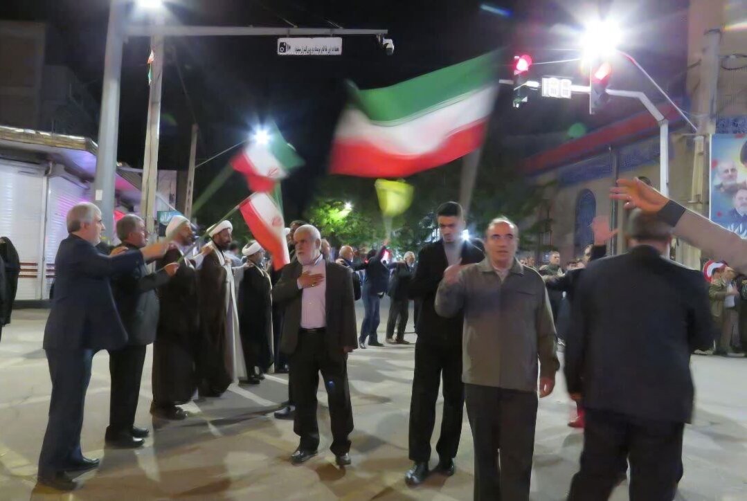 نود و هفتمین اجتماع شبانه هریسی‌ها در بیعت با رهبری