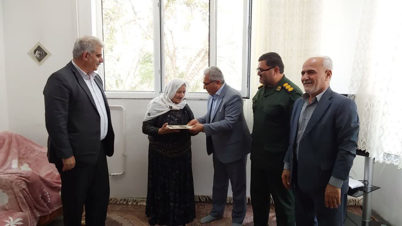 دیدار مسئولان شهرستان بوکان باخانواده شهدای سادات